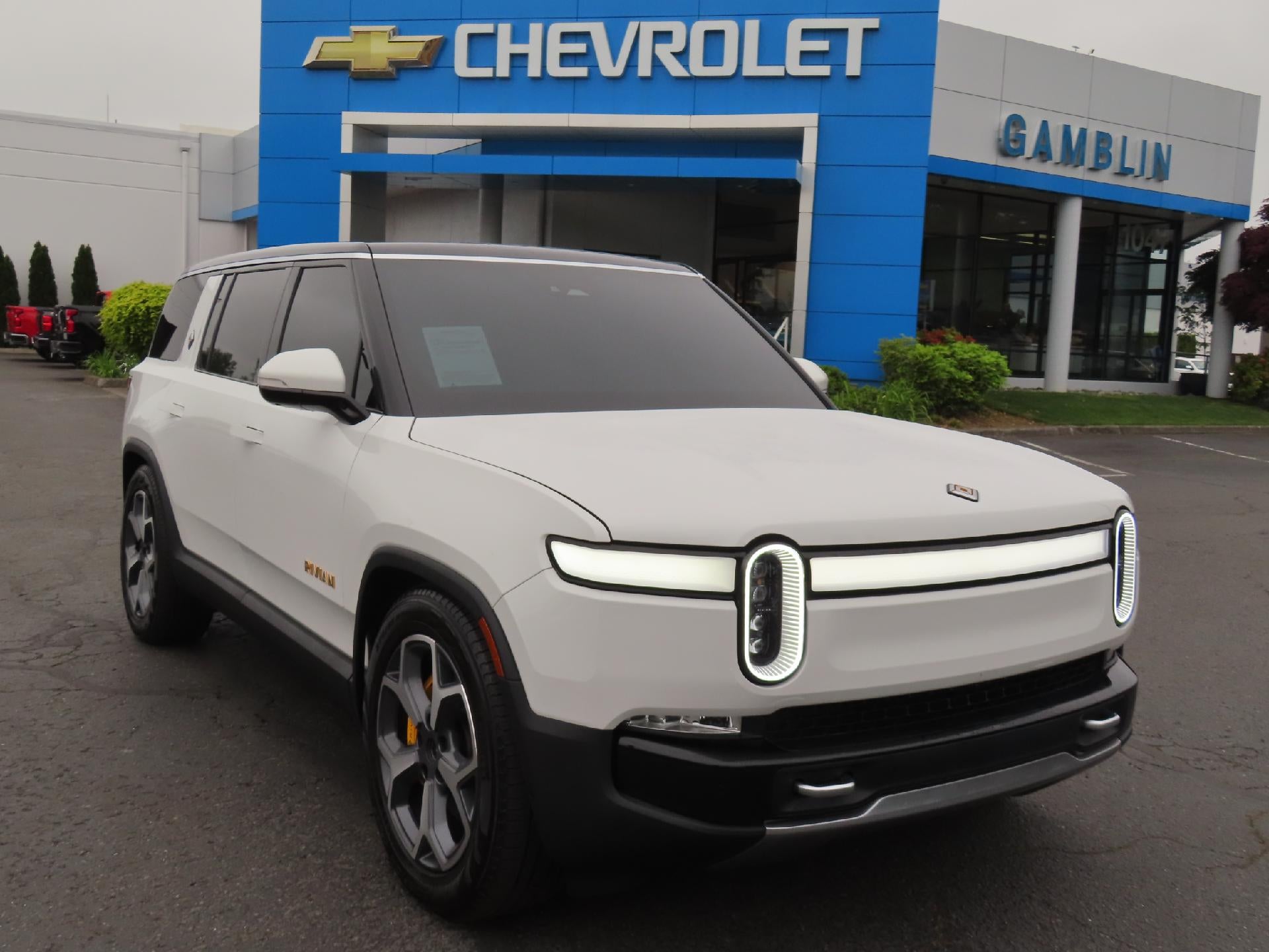 2024 RIVIAN R1S